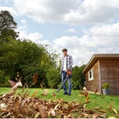 Black & Decker BLACK+DECKER BEBLV300SB-QS Bladblazer - 404 Km/u - 3000W - Zuig-/blaasfunctie - Gesnoerd -Tuin- En Buitenwinkels 1200x1195 10