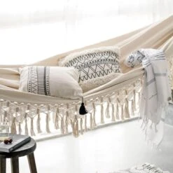 QUVIO Hangmat Voor In De Tuin - Tuinstoelen - Reishangmat Voor Camping, Outdoor En Reizen - Hamock - Katoen Ademend - Maximale Belasting Van 250KG - Lig Oppervlak Van 180 Cm - Geschikt Voor 1 Persoon - Beige -Tuin- En Buitenwinkels 1200x1200 1038