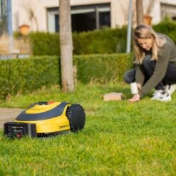 Powerplus POWXG6305 Robotmaaier - 18V - Voor Gazons Tot Ca. 500m² - Maaibreedte 180mm - Incl. Laadstation En Accessoires -Tuin- En Buitenwinkels 1200x1200 1330