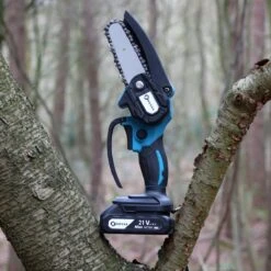 NovarGarden® Mini Kettingzaag NG1 - Met 2x Accu - Takkenzaag - Snoeizaag - Electrisch - Handzaag - Boomzaag - 21V -Tuin- En Buitenwinkels 1200x1200 1354