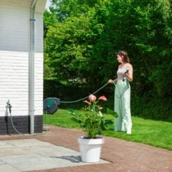 VONROC Automatische Slanghaspel – Incl. 25m Tuinslang, Aansluitslang, Spuitstuk, Koppelingen & Kraanaansluiting -Tuin- En Buitenwinkels 1200x1200 1543