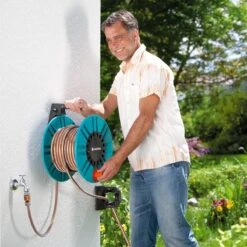 GARDENA - Wandslanghouder 60 Met Slanggeleider - Slanghouder - Maximale Capaciteit 60 Meter -Tuin- En Buitenwinkels 1200x1200 1686