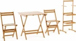Bistro Set Hout Balkonset FSC – Patio Set Tuin – Houten Frans Tuinsetje – Kleine Tuinset – Complete Kleine Balkon Tafelset Met Gratis Bijzettafel – Hardhout FSC Balkonstoelen & Balkon Tafel - Tuintafel En Stoelen - Bistroset Van Hout – Balcony Set -Tuin- En Buitenwinkels 1200x647