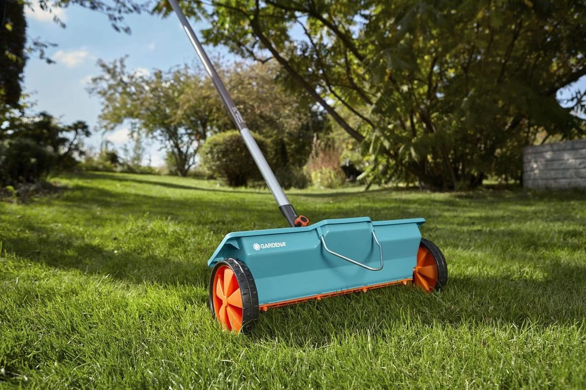 GARDENA Combisysteem Strooiwagen - 40 Cm Strooibreedte - Inhoud 3 Liter - Geschikt Voor 100m² 3 GARDENA Combisysteem Strooiwagen - 40 Cm Strooibreedte - Inhoud 3 Liter - Geschikt Voor 100m² - Afbeelding 3