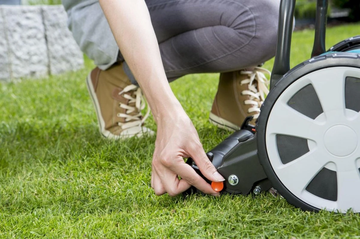 GARDENA Kooimesmaaier 330 Grasmaaier - Maaibreedte 33 Cm - Gazons Tot Ca. 150 M² 11 GARDENA Kooimesmaaier 330 Grasmaaier - Maaibreedte 33 Cm - Gazons Tot Ca. 150 M² - Afbeelding 11