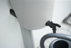 Elho Green Basics Rain Catcher 33 - Regenton Voor Balkonbuiten - Ø 33.5 X H 73.5 Cm - Grijs/Living Concrete -Tuin- En Buitenwinkels 1200x800 414