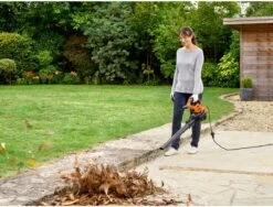 Black & Decker BLACK+DECKER BEBLV300SB-QS Bladblazer - 404 Km/u - 3000W - Zuig-/blaasfunctie - Gesnoerd -Tuin- En Buitenwinkels 1200x911 1