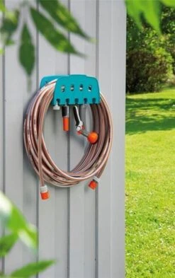 GARDENA Slanghouder - Incl. Opbergruimte Voor GARDENA Aansluitstukken -Tuin- En Buitenwinkels 755x1200