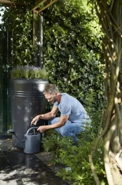 Elho Green Basics Regenton - Regenton - Living Black - Buiten - 200 Liter -Tuin- En Buitenwinkels 790x1200 1