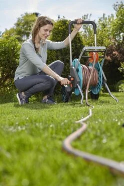 GARDENA - AquaRoll M CleverRoll Easy Slangenwagen - Maximaal 60 Meter - Inklapbare Zwengel -Tuin- En Buitenwinkels 799x1200 57